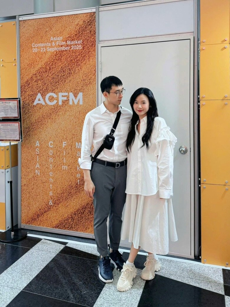 Midu dạo này giấu tiệt body mê người với đồ rộng thùng thình khác hẳn lúc xưa mặc gợi cảm đi dạy - 4