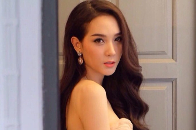 Mỹ nhân diện đồ cưới 13 tỷ visual như tiên nữ u40 trẻ mãi không già nhờ chăm mặc đúng 2 màu - 2