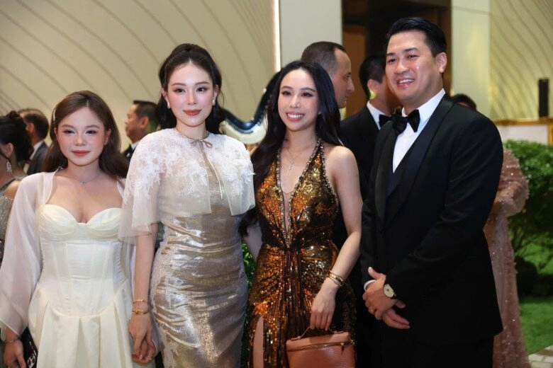 Mỹ nhân việt lên đồ sang chảnh dự đám cưới tiên nguyễn 2 con dâu nhà tỷ phú một 9 một 10 quỳnh anh shyn hở bạo - 4