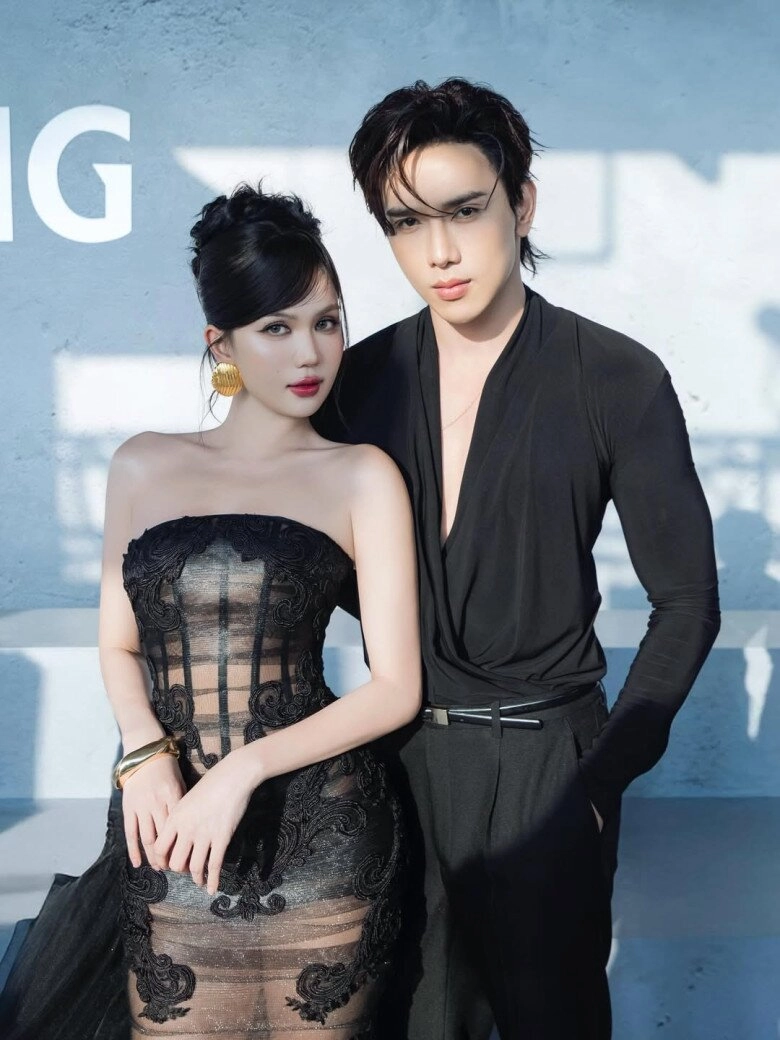 Ngọc trinh tình tứ bên trai đẹp hòa minzy hở bạo chưa từng thấy - 4