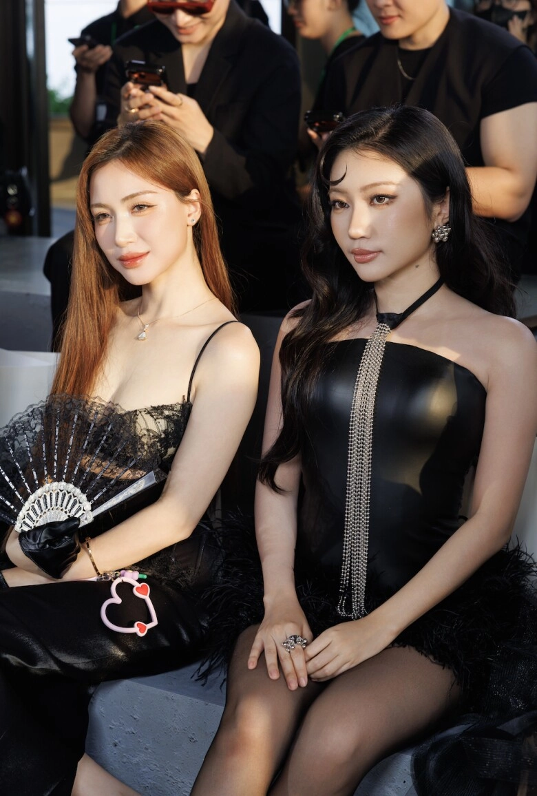 Ngọc trinh tình tứ bên trai đẹp hòa minzy hở bạo chưa từng thấy - 5