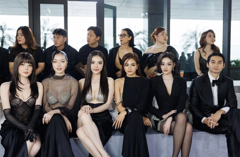 Ngọc trinh tình tứ bên trai đẹp hòa minzy hở bạo chưa từng thấy - 13