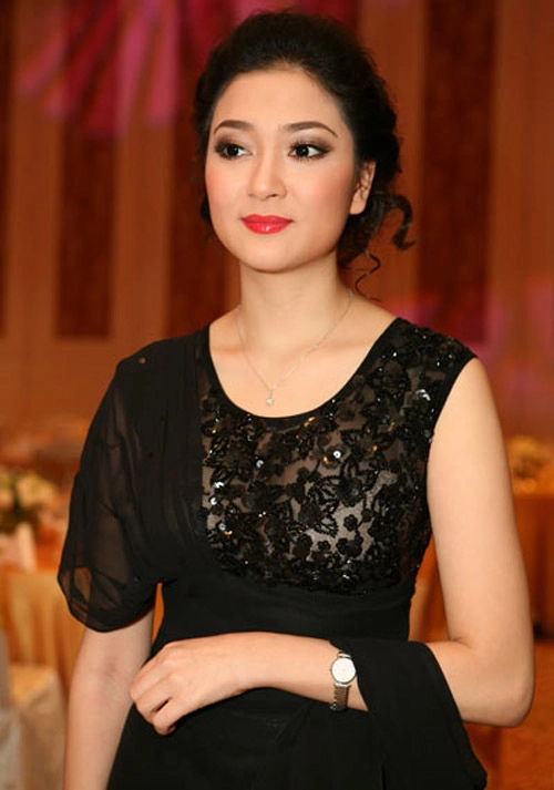 Nguyễn thị huyền kín hở gợi cảm với đầm đen - 9