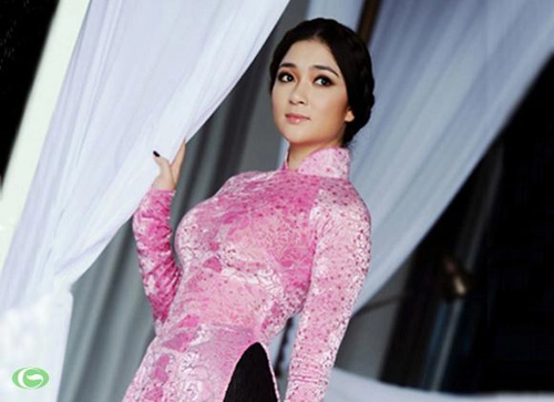 Nguyễn thị huyền kín hở gợi cảm với đầm đen - 11