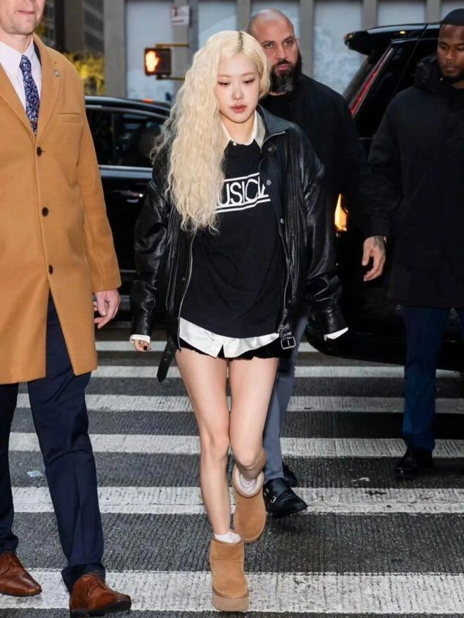 Những phụ nữ sành điệu trên khắp thế giới đều mang kiểu giày này mùa đông chúng hợp với mọi thứ bạn có trong tủ đồ - 5