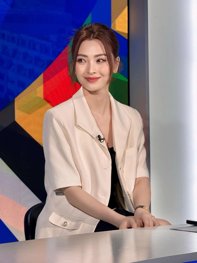 Nữ mc vtv quê phú thọ vừa nhận lời cầu hôn của danh thủ đức huy có gu thời trang đời thực ra sao - 7