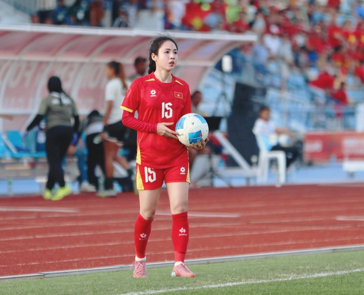 Phong cách đời thường gợi cảm của hot girl tuyển nữ trần thị duyên - 1