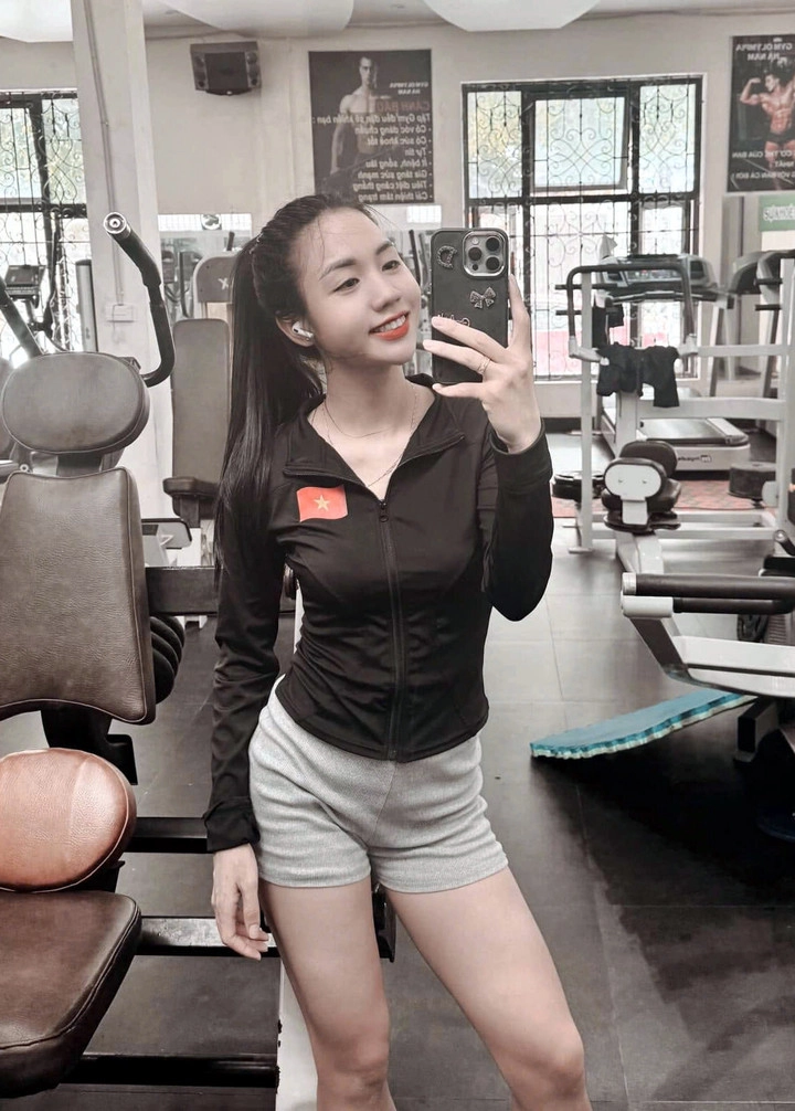 Phong cách đời thường gợi cảm của hot girl tuyển nữ trần thị duyên - 4