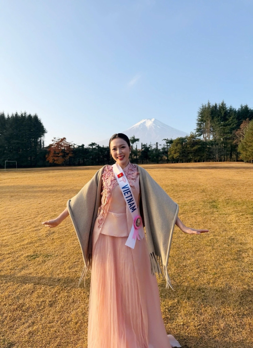 Phong cách thời trang đối lập giữa hương giang - kiều duy - 2