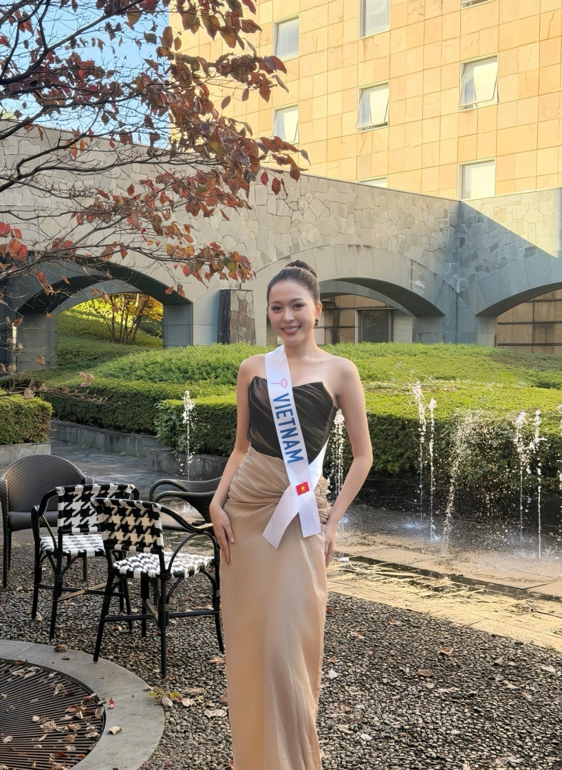 Phong cách thời trang đối lập giữa hương giang - kiều duy - 4