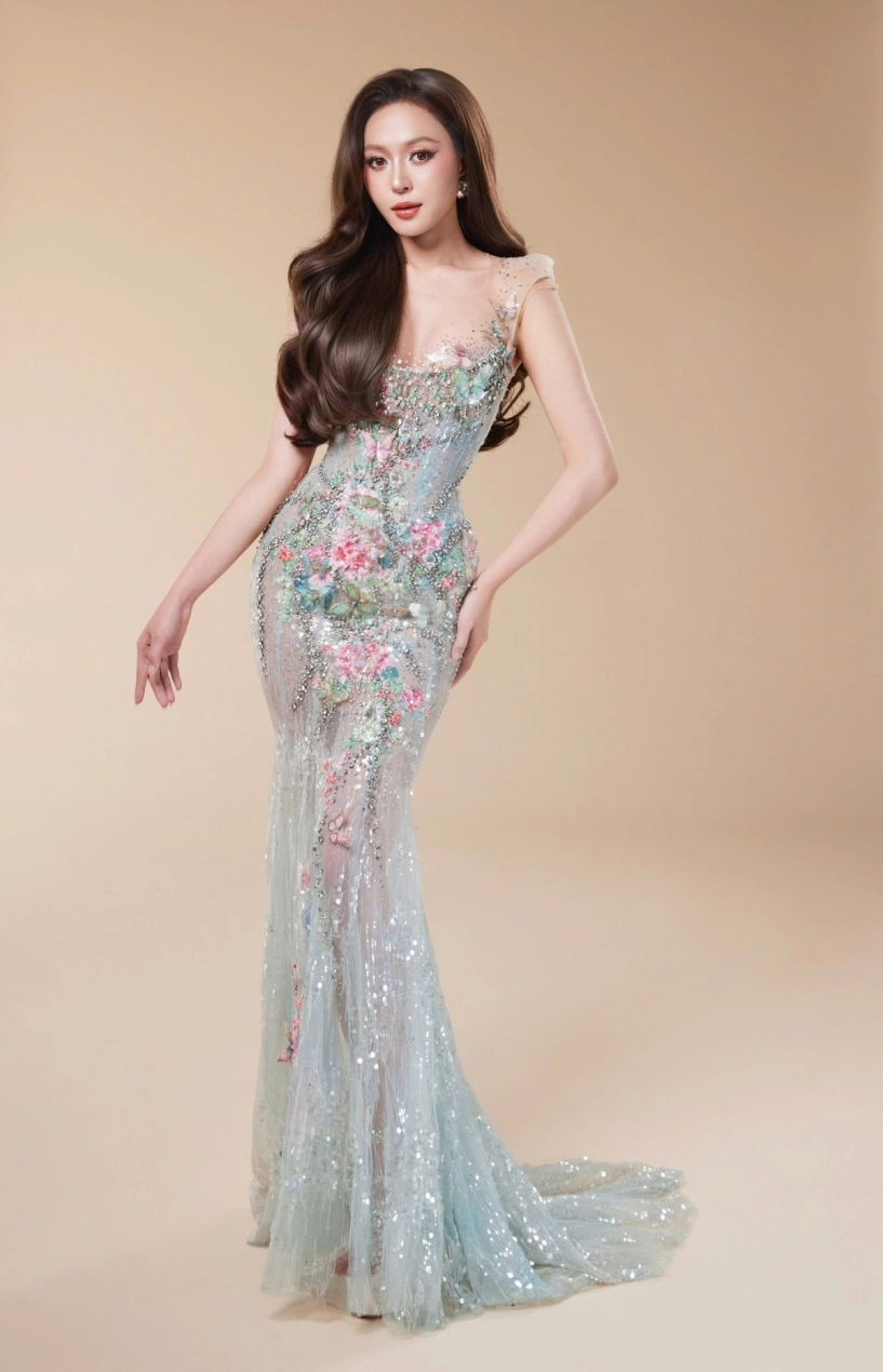 Phong cách thời trang đối lập giữa hương giang - kiều duy - 5