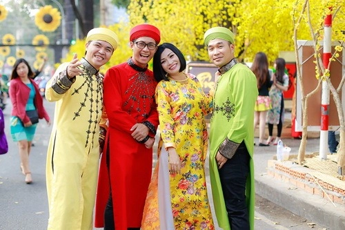 Phương thanh mặc áo dài làm phó nháy cho nhóm mtv - 10