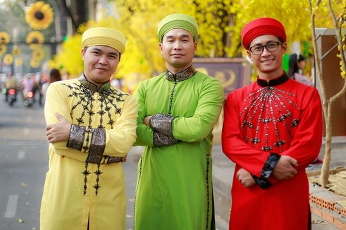 Phương thanh mặc áo dài làm phó nháy cho nhóm mtv - 19