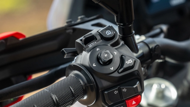 Ra mắt yamaha tenere 700 world raid 2026 bổ sung thêm imu và hệ thống kiểm soát hành trình - 10