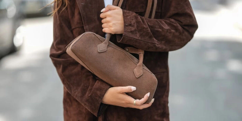Sắm đồ tết đừng bỏ qua 4 món phụ kiện chất liệu da lộn đang đứng đầu xu hướng - 4