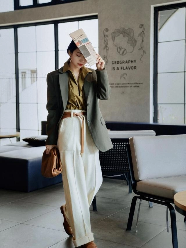 Sau khi trời trở lạnh tôi nhận ra quần ống rộng vẫn không lỗi mốt phối với 3 kiểu giày này lại trở thành xu hướng - 3