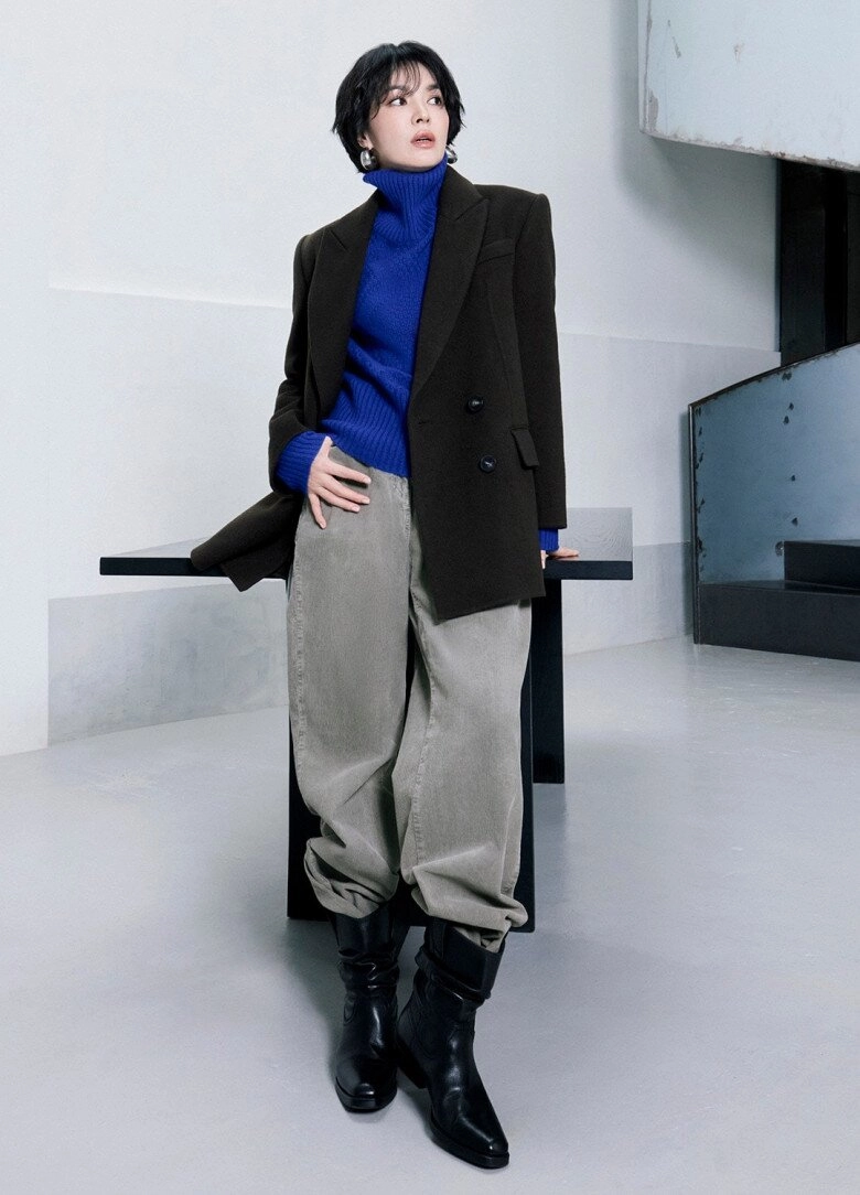 Song hye kyo cao chưa đến 1m7 nhưng diện quần jeans kiểu nào cũng đẹp nhìn cách phối đơn giản nhưng cực kỳ tôn dáng - 4