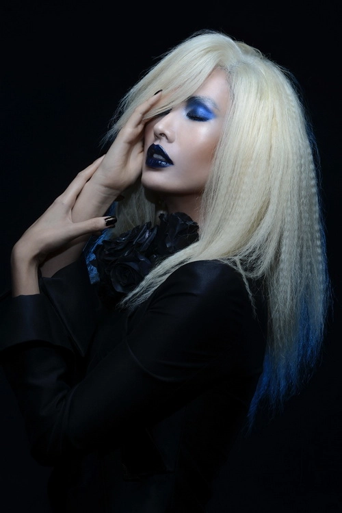 Thanh hoài đẹp ma mị như với tóc bạch kim - 4