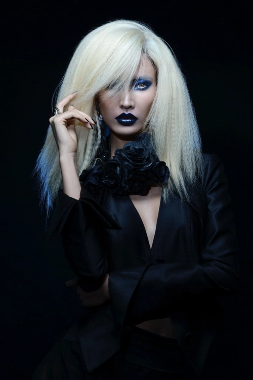 Thanh hoài đẹp ma mị như với tóc bạch kim - 5