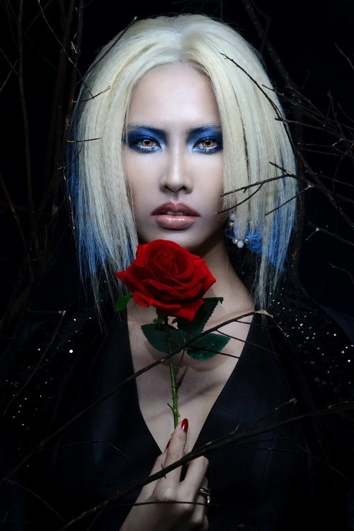 Thanh hoài đẹp ma mị như với tóc bạch kim - 9