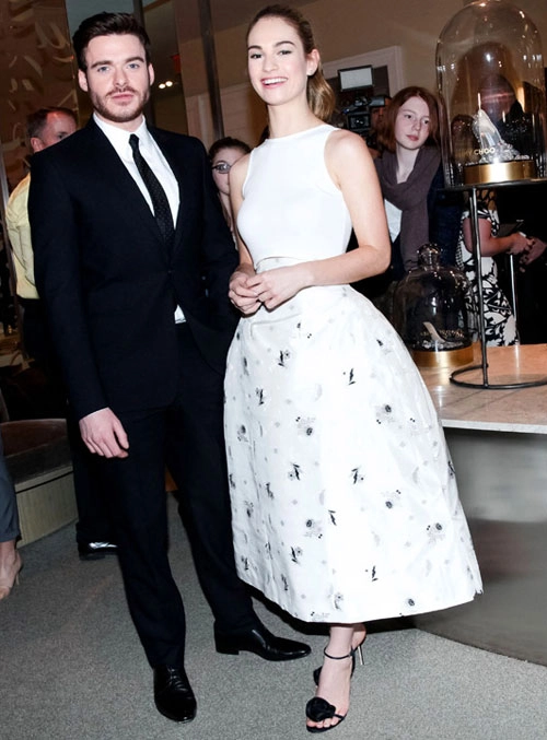 Thời trang cổ tích của nàng lọ lem lily james - 4