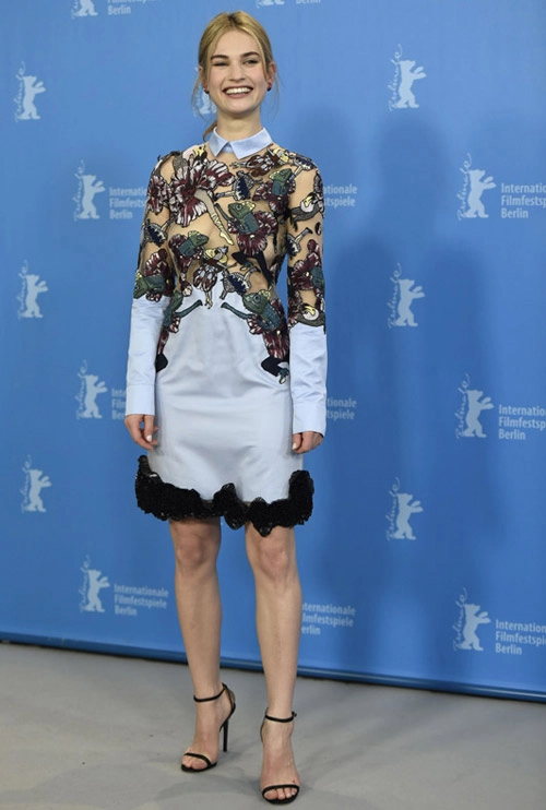 Thời trang cổ tích của nàng lọ lem lily james - 16