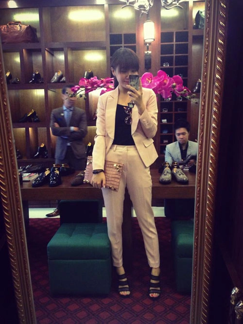 Thời trang thường ngày tươi trẻ của văn mai hương - 17