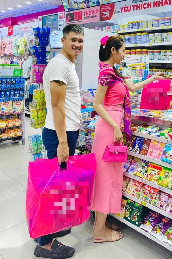 Thủy tiên nhiều năm trung thành với túi xách gần nửa tỷ đồng - 5