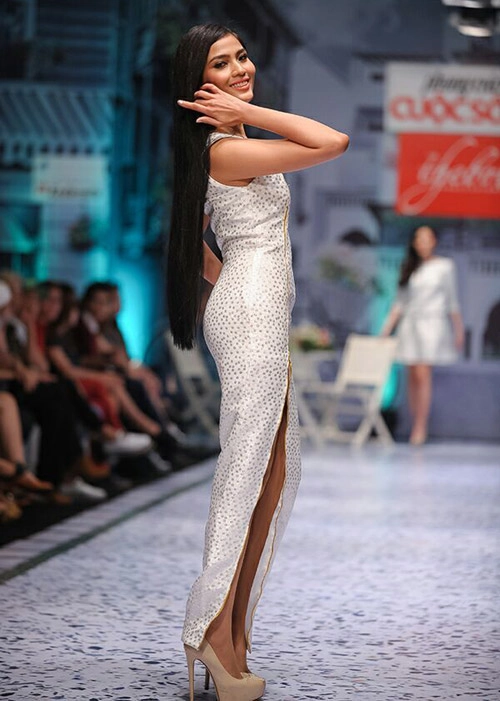 Trương thị may hút hồn với suối tóc huyền - 3