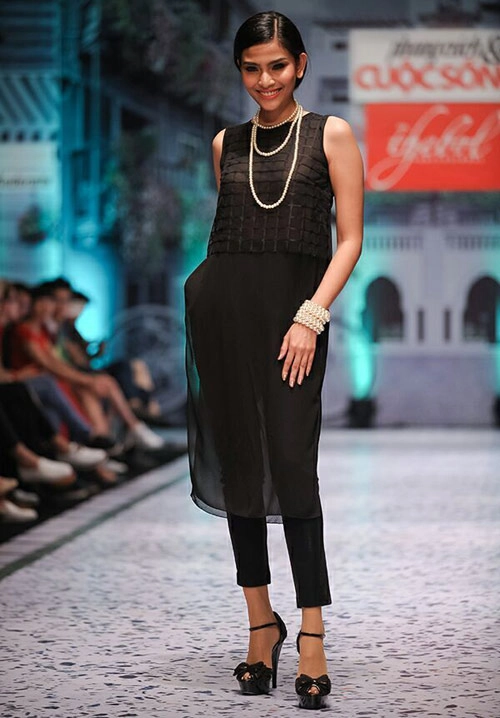 Trương thị may hút hồn với suối tóc huyền - 7