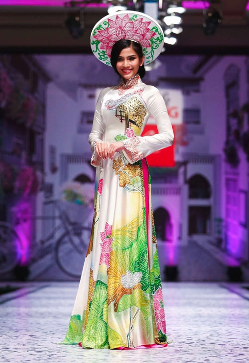 Trương thị may hút hồn với suối tóc huyền - 8