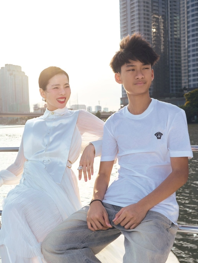 Tủ đồ hiệu của con trai lệ quyên - 6