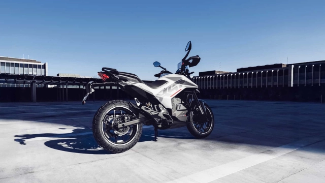 Ultraviolette x-47 crossover ra mắt mang dáng vấp giống ducati hyperstrada - 5