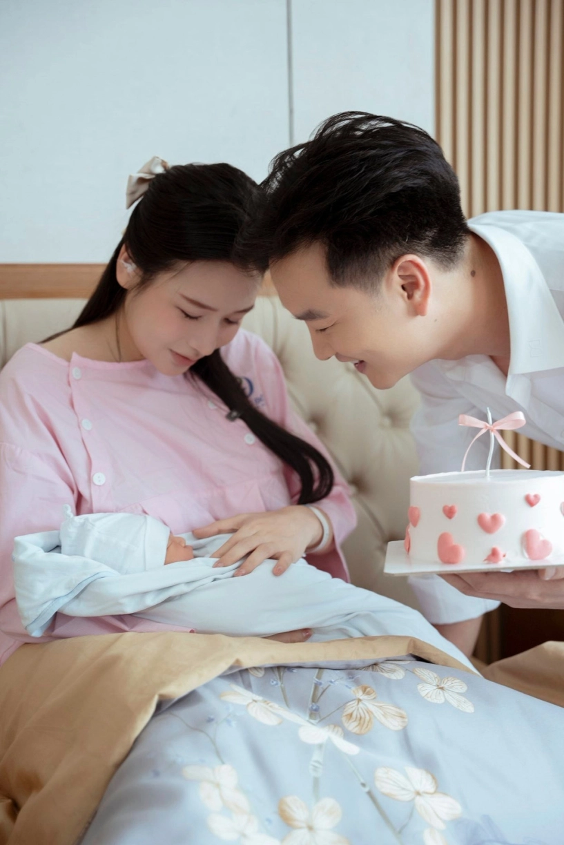 Vợ hot girl của trọng lân gây tranh cãi vì liên tục khoe vòng 1 sau sinh - 9