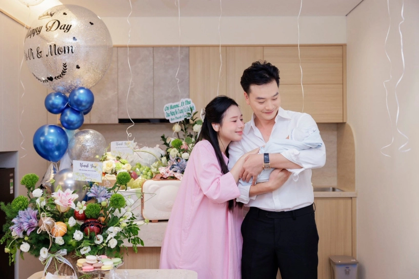 Vợ hot girl của trọng lân gây tranh cãi vì liên tục khoe vòng 1 sau sinh - 10