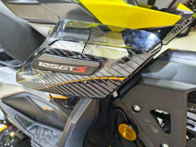 Voge sr125 gts - đối thủ mới cực kì đáng gờm của honda pcx 125 tại lục địa già - 8