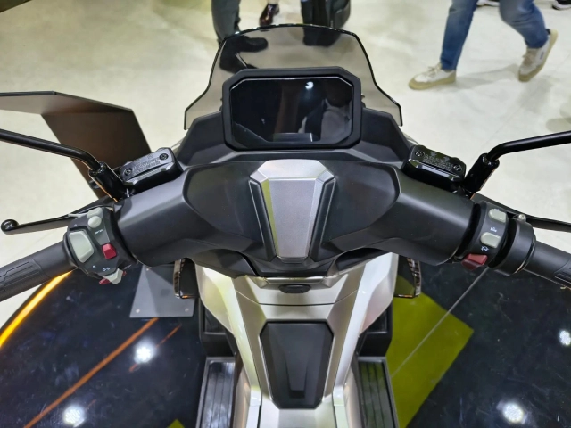 Voge sr125 gts - đối thủ mới cực kì đáng gờm của honda pcx 125 tại lục địa già - 12