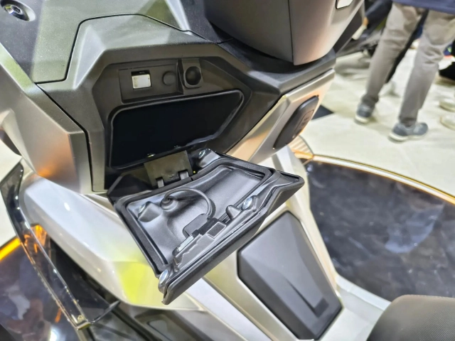 Voge sr125 gts - đối thủ mới cực kì đáng gờm của honda pcx 125 tại lục địa già - 13