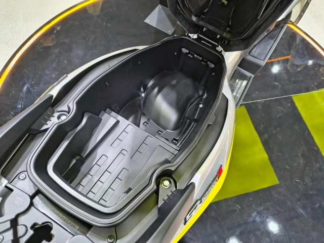 Voge sr125 gts - đối thủ mới cực kì đáng gờm của honda pcx 125 tại lục địa già - 17