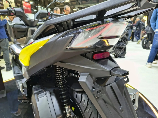 Voge sr125 gts - đối thủ mới cực kì đáng gờm của honda pcx 125 tại lục địa già - 18