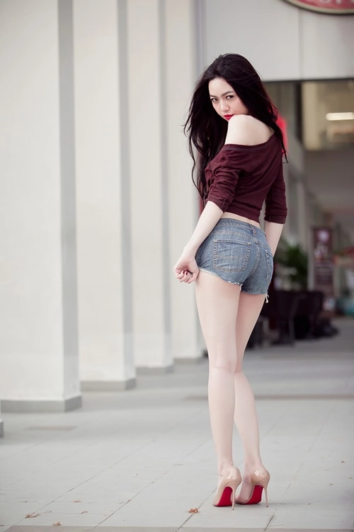 Vũ hoàng điệp khoái khi quần rách được lên báo ngoại - 8