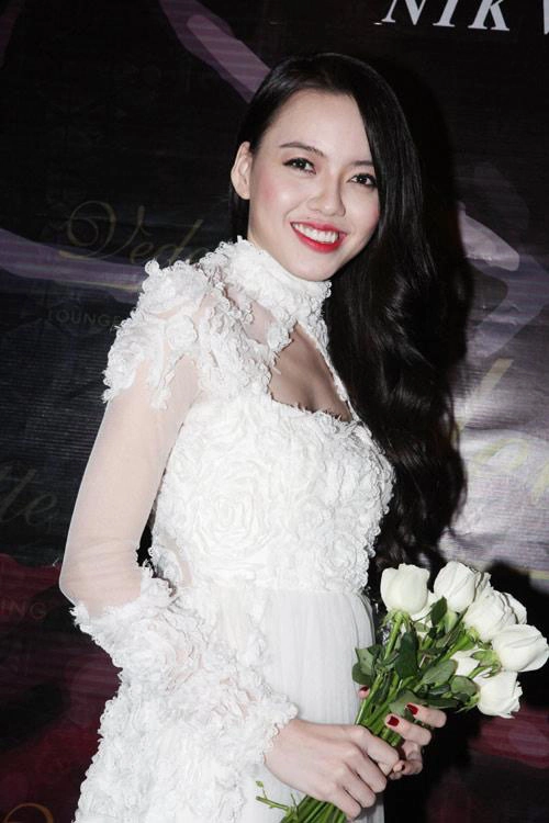 Vũ hoàng điệp mặc sến phí vóc dáng trời cho - 10