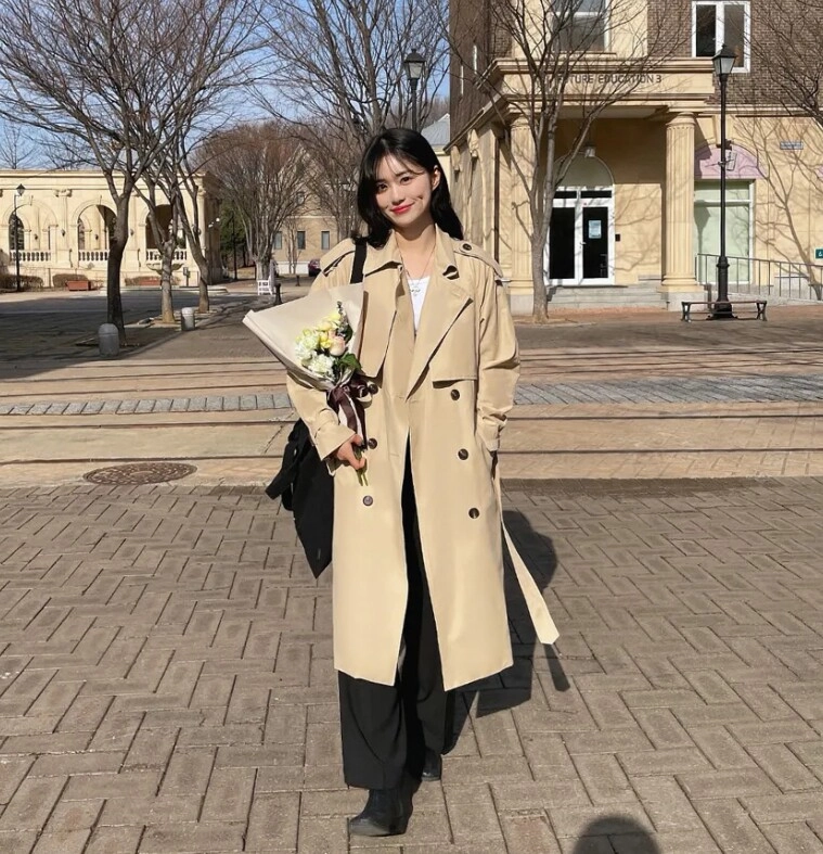 Xu hướng áo khoác 2025 càng dài càng đẹp 3 kiểu áo khoác giúp nàng dưới 1m60 trông như 1m70 sành điệu suốt mùa - 7