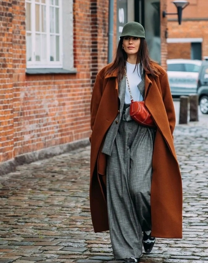 Xu hướng áo khoác 2025 càng dài càng đẹp 3 kiểu áo khoác giúp nàng dưới 1m60 trông như 1m70 sành điệu suốt mùa - 8