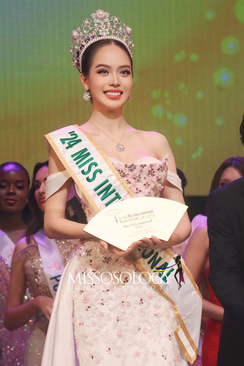 Ý nghĩa đặc biệt đằng sau trang phục final walk của hoa hậu thanh thủy tại đêm chung kết miss international 2025 - 7