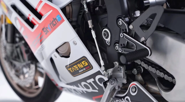 Zxmoto 820rr dám khẳng định tốc độ 300 kmh với 150 mã lực và trọng lượng 175 kg - 7