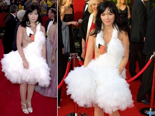 10 chiếc váy oscar thảm họa nhất mọi thời đại - 14