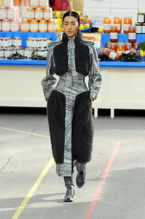 4 cặp chân hái ra tiền trên sàn diễn quốc tế 2014 - 17