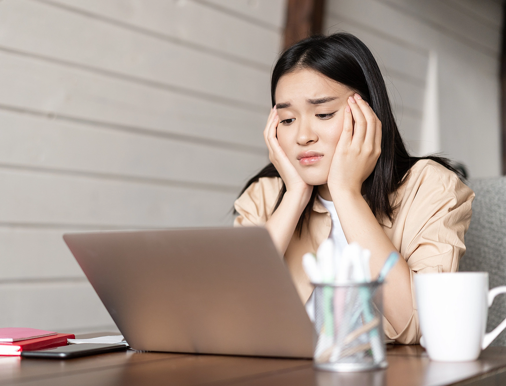 7 thói quen khiến da rút cạn nước lỗ chân lông mở toang hoác bác sĩ da liễu tiết lộ 3 vũ khí cấp ẩm tốt nhất - 2