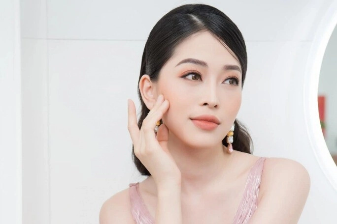 Á hậu học giỏi có trình ielts 80 đăng quang chưa bao lâu liền công khai dao kéo nay 24 tuổi mắc bệnh suýt bị liệt - 2